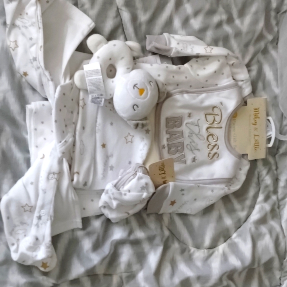3-6 m White & gray 9 piece baby outfit